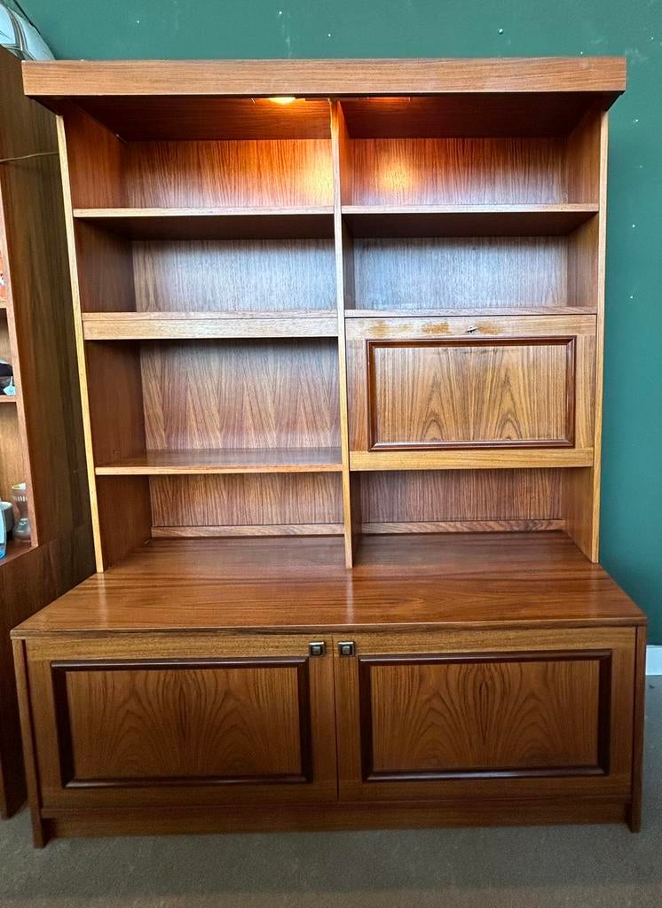 Ulferts Tibro Vintage Zweeds wandmeubel, Ophalen, Zo goed als nieuw, 25 tot 50 cm, Glas