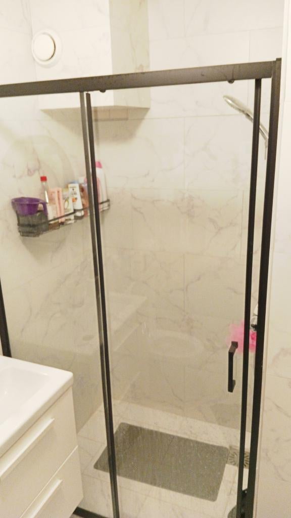 Douchewand schuifbaar, kleur zwart, Doe-het-zelf en Verbouw, Sanitair, Ophalen, Gebruikt, Glas, Overige typen