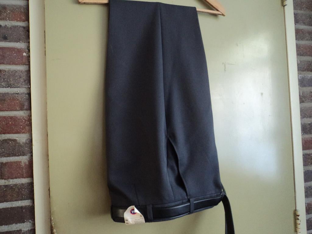 2 nieuwe heren pantalons met kaartjes er aan, Kleding | Heren, Broeken en Pantalons, Overige kleuren, Nieuw, Overige maten, C&A