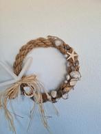 Krans van touw en schelpen, Ophalen