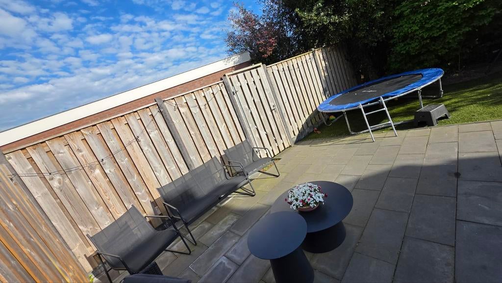 Schutting met poort, 8 á 8,5 meter, 4 jaar oud, Tuin en Terras, Schuttingen, Ophalen of Verzenden