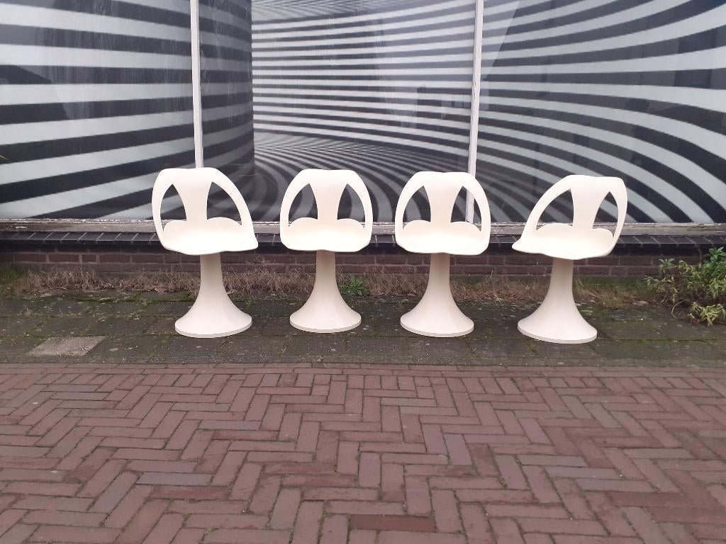 4 kunststof stoelen op voet space age design jaren 70 retro, Huis en Inrichting, Kunststof, Gebruikt, Wit, ?