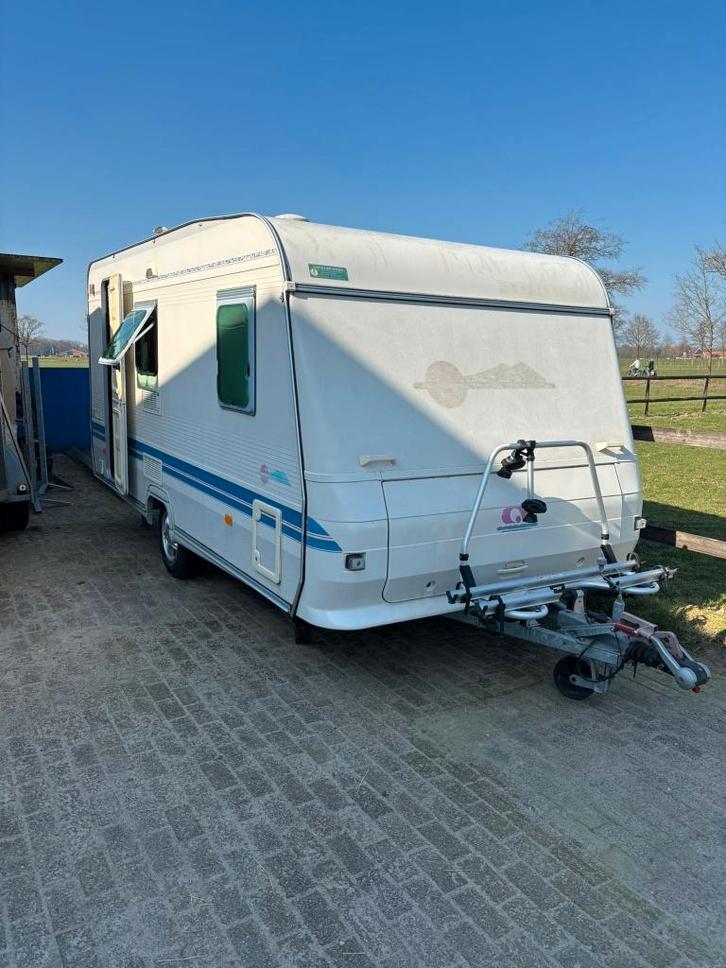 Adria Unica 432 PX (2000) – Frans bed + douche + luifel, Caravans en Kamperen, Caravans, Particulier, tot en met 4, 750 - 1000 kg