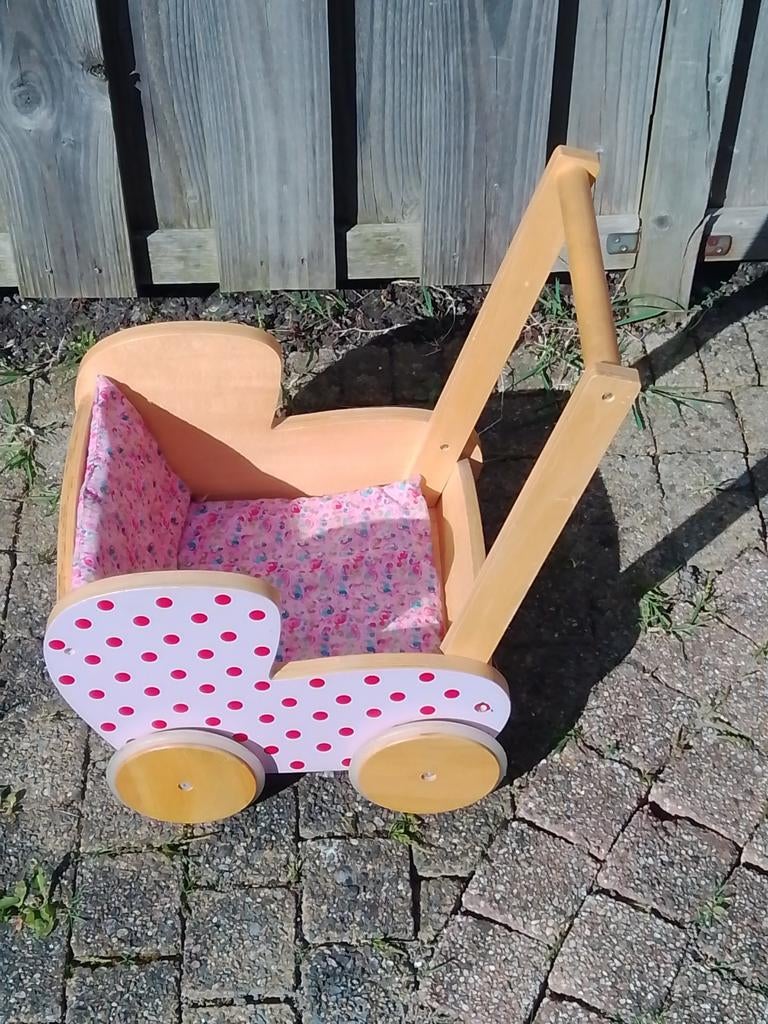 Houten loopwagen, Ophalen
