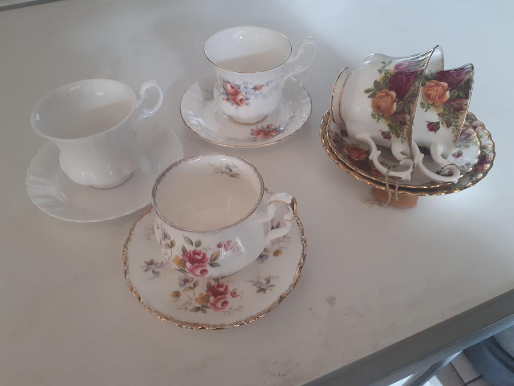 ROYAL ALBERT, Antiek en Kunst, Ophalen of Verzenden