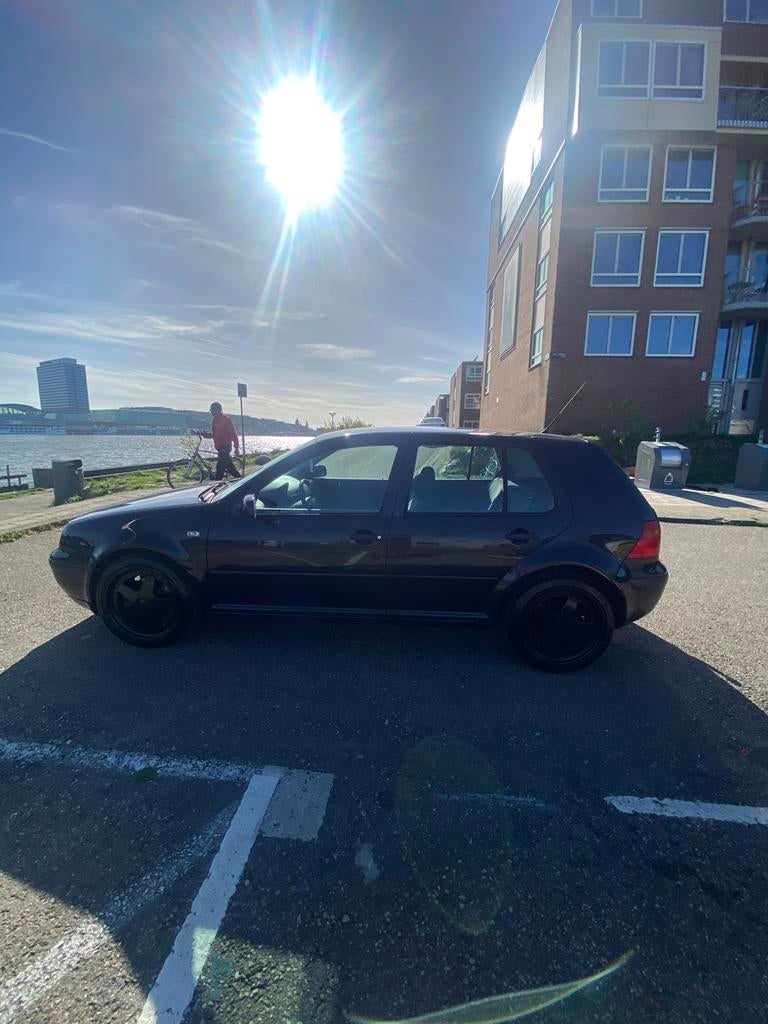 UNIEKE VW GOLF 1.8 20V 125PK 1998 (GTI LOOK)😎👌, Blauw, 49 €/maand, Origineel Nederlands, Handgeschakeld