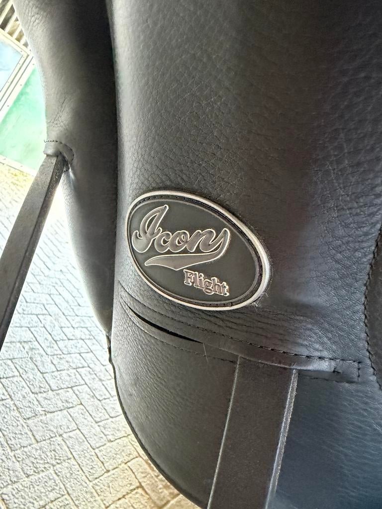 Costom icon flight dressuurzadel 18 inch medium/wijde boom, Ophalen of Verzenden, Zo goed als nieuw, Dressuur