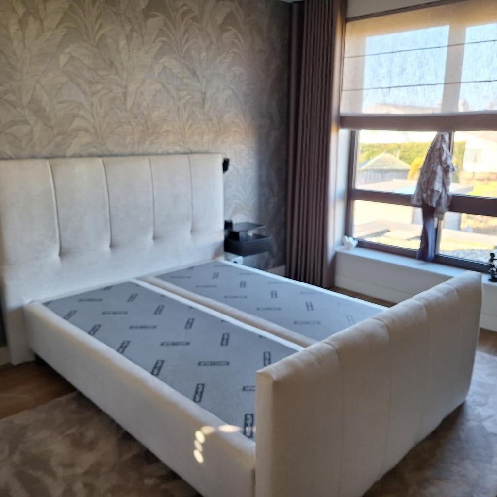 Nieuw! Boxspring met hoofdbord en voetbord (excl matrassen), Ophalen, 210 cm, Crème, 160 cm