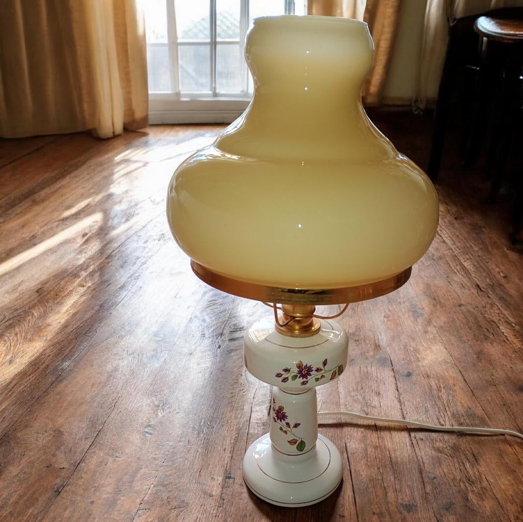 Vintage Tafellamp met Melkglas Kap en Bloemmotief, Ophalen of Verzenden, Minder dan 50 cm