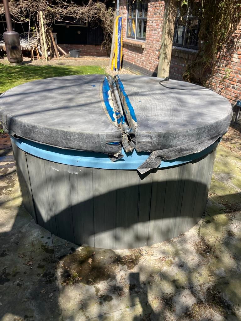 Gratis af te halen: ronde jacuzzi met storing (Fonteyn), Ophalen of Verzenden, Gebruikt, Afdekzeil, Vast