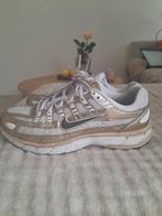 Nog in zeer goede staat sneakers Nike P6000,koopje, Ophalen, Zo goed als nieuw, Wit, Sneakers of Gympen