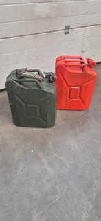Twee benzine /diesel kannen met een maal tuit, Motoren, Ophalen of Verzenden