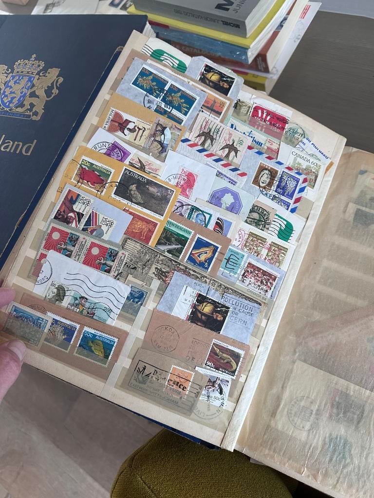 Krat postzegelalbums, zegels en catalogi, Postzegels en Munten, Postzegels | Volle albums en Verzamelingen, Ophalen, Nederland en Buitenland