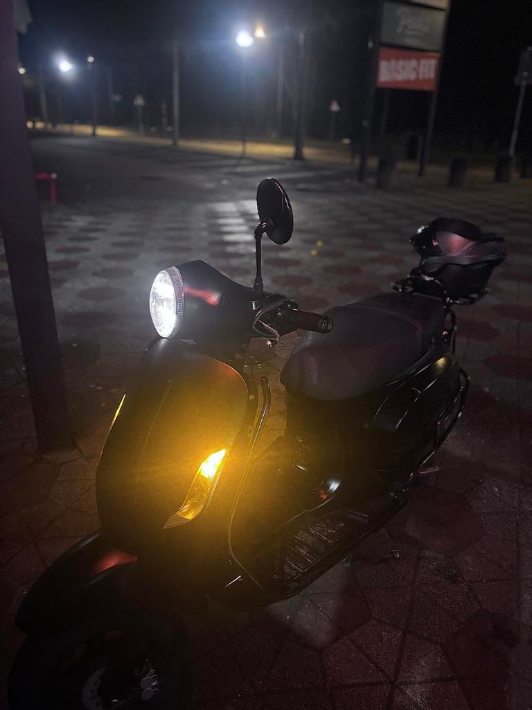 Zwarte Scooter - Goed Onderhouden, Ophalen, Gebruikt, Overige modellen, Maximaal 45 km/u