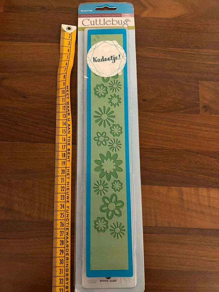 Cuttlebug Embossingfolder Botanicals 31cm Nieuw, Hobby en Vrije tijd, Scrapbooking, Nieuw, Frame of Mal, Cuttlebug, Ophalen of Verzenden