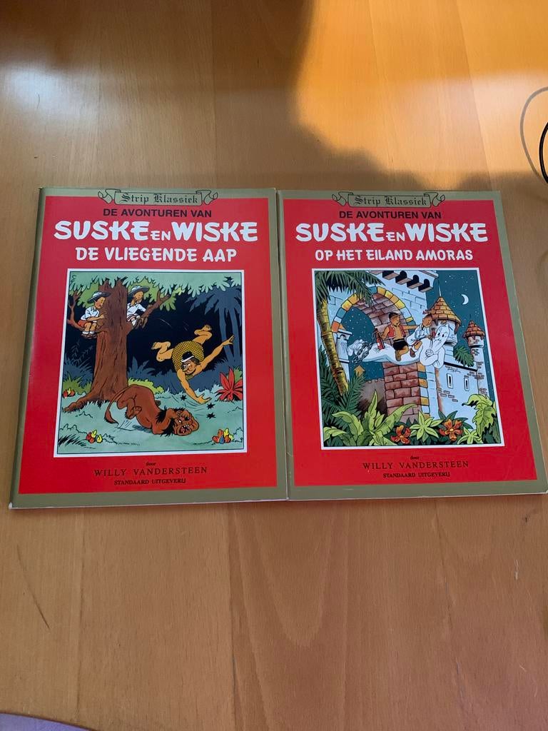 Suske en Wiske: De Vliegende Aap & Op Het Eiland Amoras, Meerdere stripboeken, Ophalen of Verzenden, Gelezen
