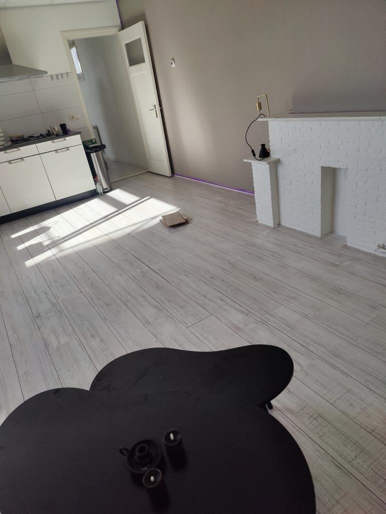 Lichtgrijze laminaatvloer - gebruikt, Ophalen, Gebruikt, 50 tot 150 cm, 10 m² of meer