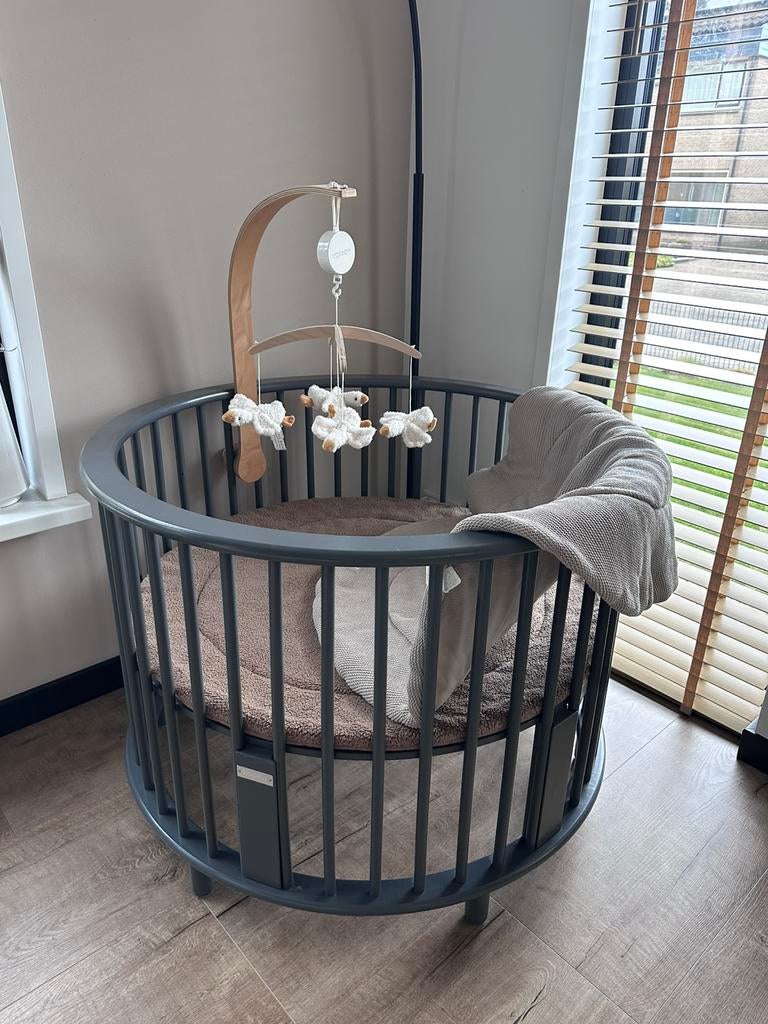 Bopita babybox rond - grijs, Kinderen en Baby's, Boxen, Zo goed als nieuw, Rond, Boxkleed, Ophalen