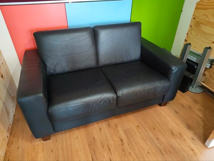 Zwarte tweezits bank, Huis en Inrichting, Banken | Bankstellen, Gebruikt, Rechte bank, Tweepersoons, 150 tot 200 cm, 75 tot 100 cm