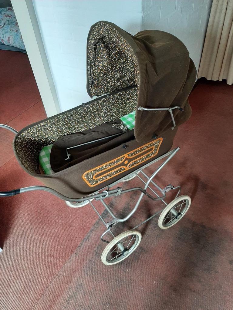 Vintage Retro Kinderwagen voor Meisjes - Bruin met Bloemen, Kinderen en Baby's, Kinderwagens en Combinaties, Ophalen of Verzenden