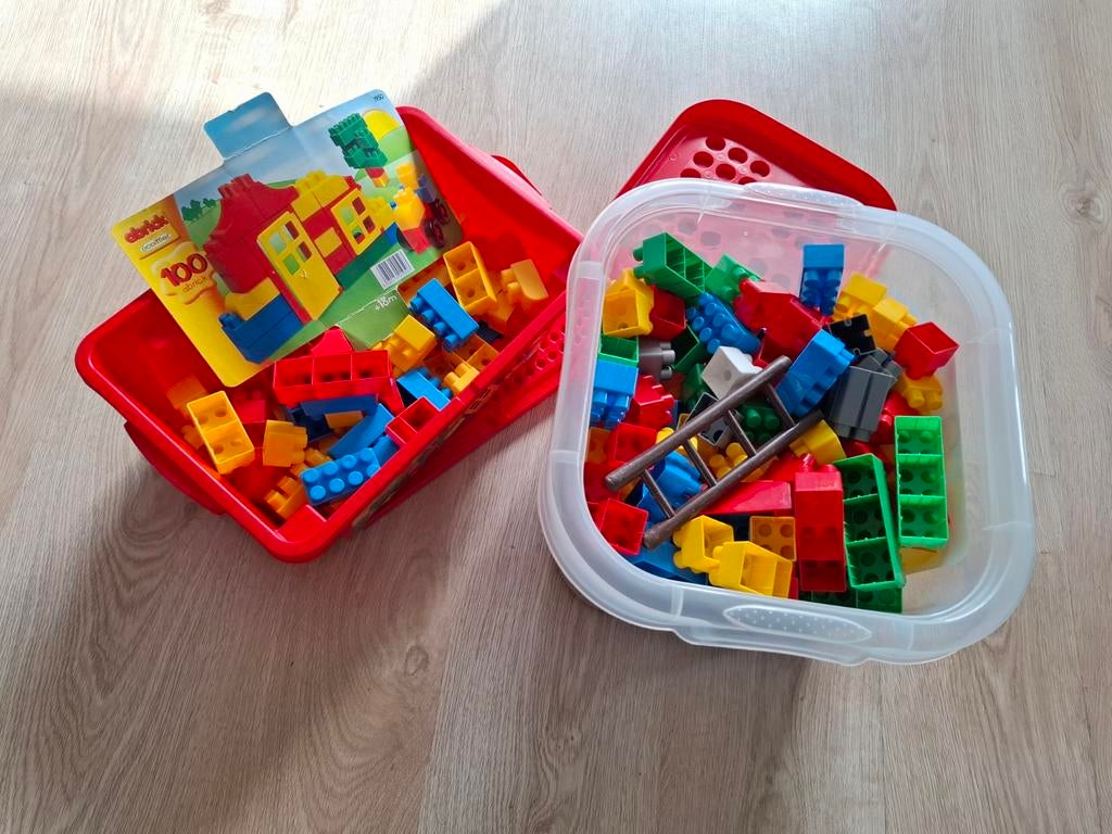 Abrick en Duplo bouwblokken - Twee bakken vol, Kinderen en Baby's, Speelgoed | Bouwstenen, Ophalen, Zo goed als nieuw, Abrick