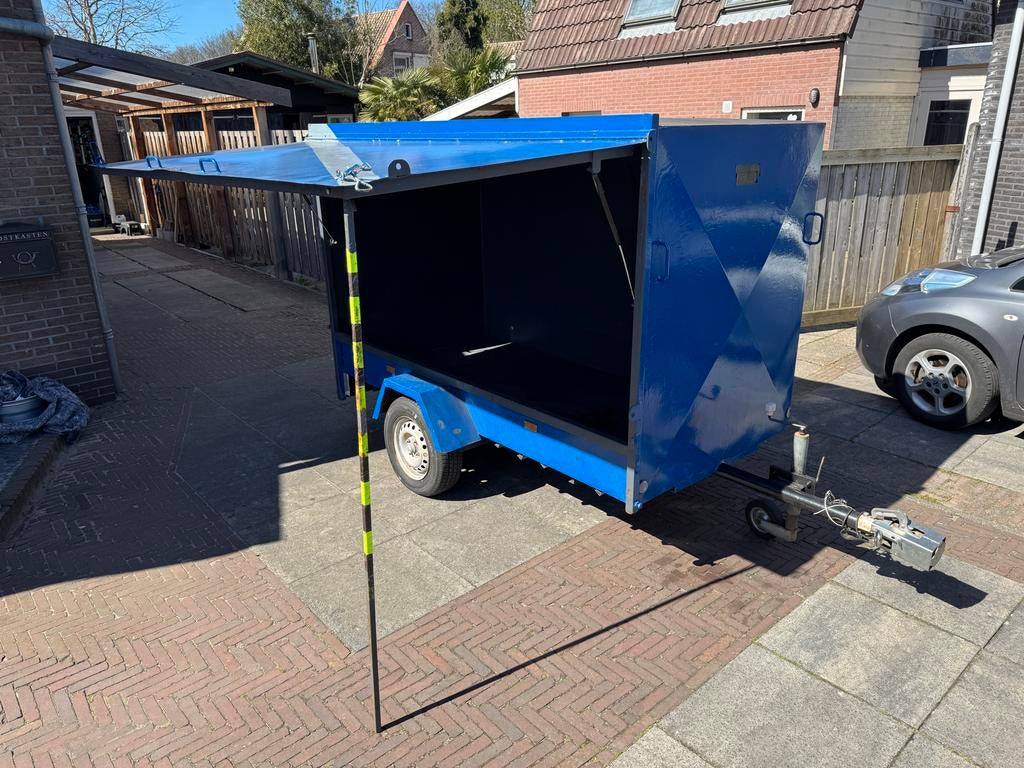 Dichte stalen aanhanger met opening aan de zijkant, Ophalen, Gebruikt