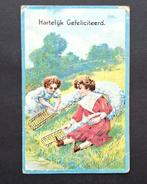Ansichtkaart gefeliciteerd uit 1914 - meisjes in het gras, Verzamelen, Verzenden, Voor 1920, Gelopen, Overige thema's