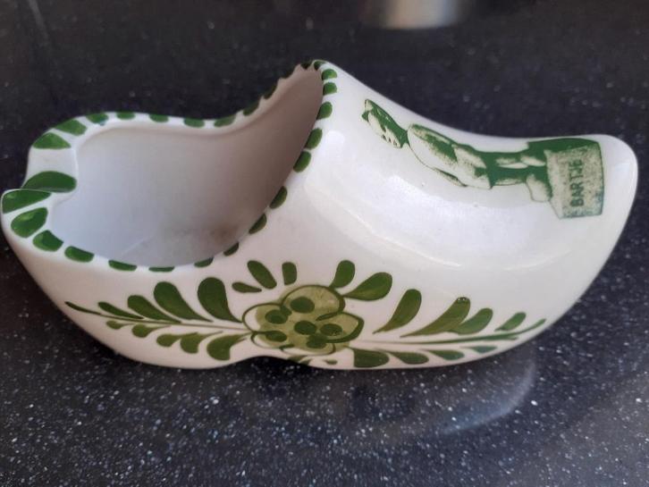 Bartje , afgebeeld op een klompje, Verzamelen, Beelden en Beeldjes, Zo goed als nieuw, Overige typen, Ophalen of Verzenden