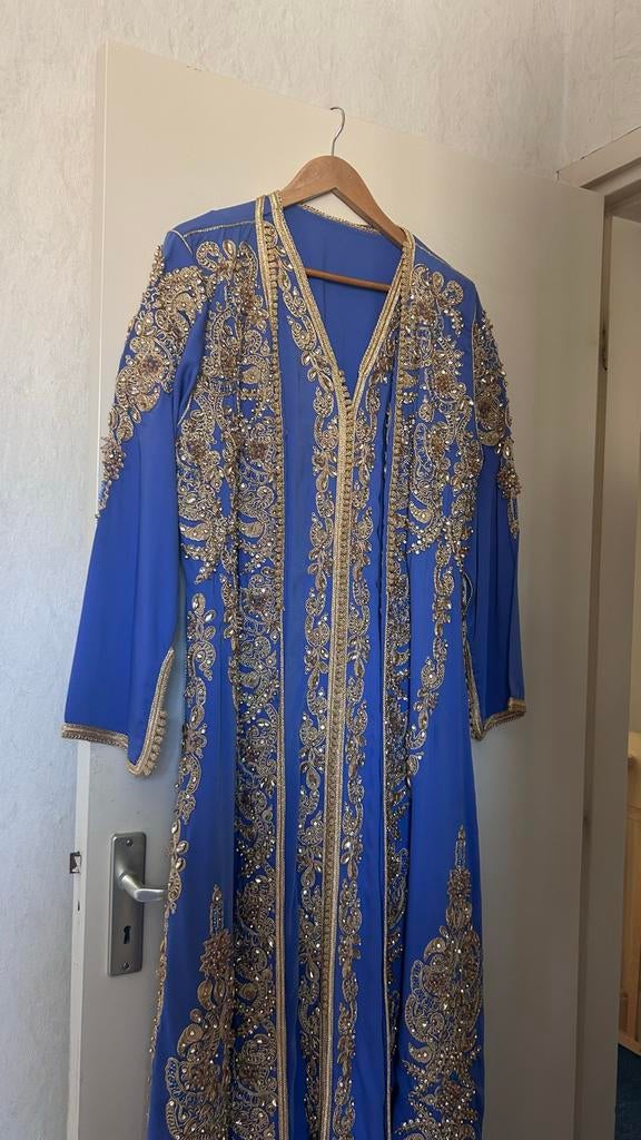 Prachtige blauwe takshita met gouden borduursels, Kleding | Dames, Gelegenheidskleding, Zo goed als nieuw, Overige typen, Maat 38/40 (M)