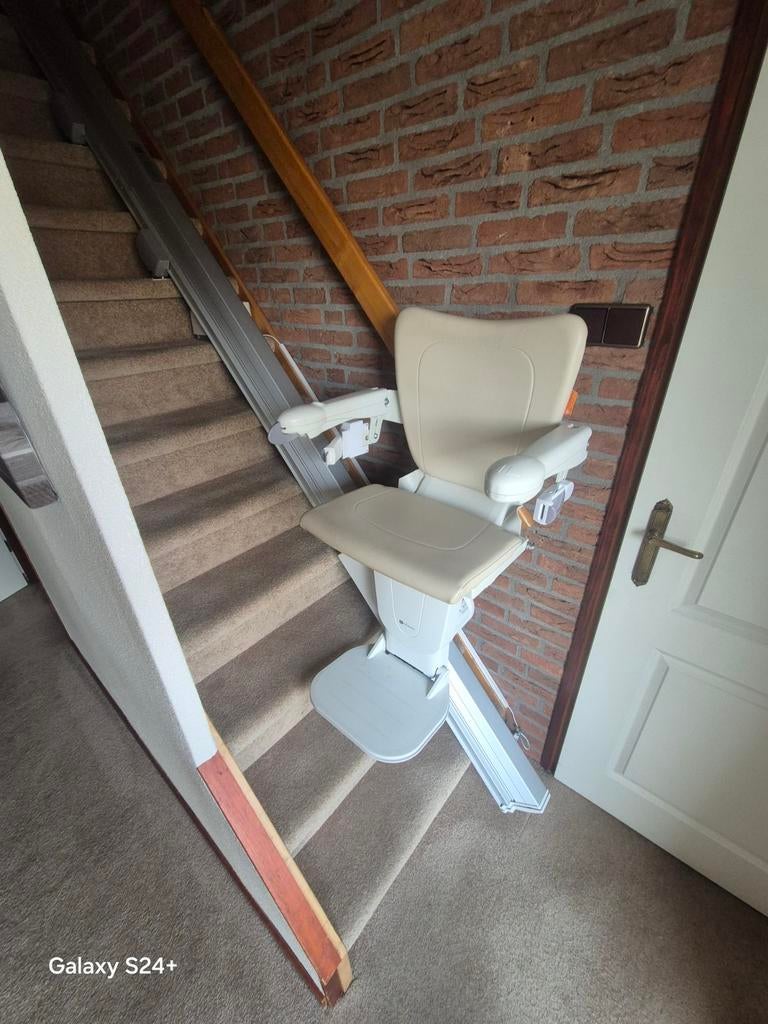 Handicare traplift 360 lang, Ophalen of Verzenden, Zo goed als nieuw, Recht