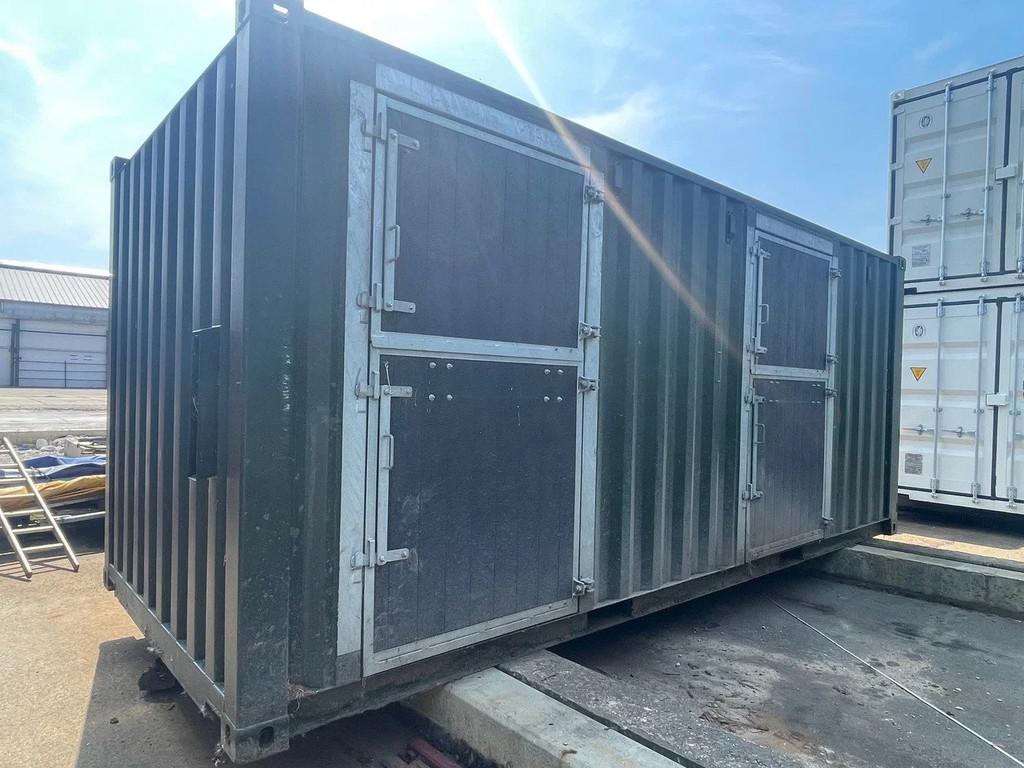 VERNOOY 20FT 8.6 PAARDENBOX 600704, Dave Vernooij, Dave@vernooy.nl, Kellensedwarsweg 9
4004 JC  Tiel, NL