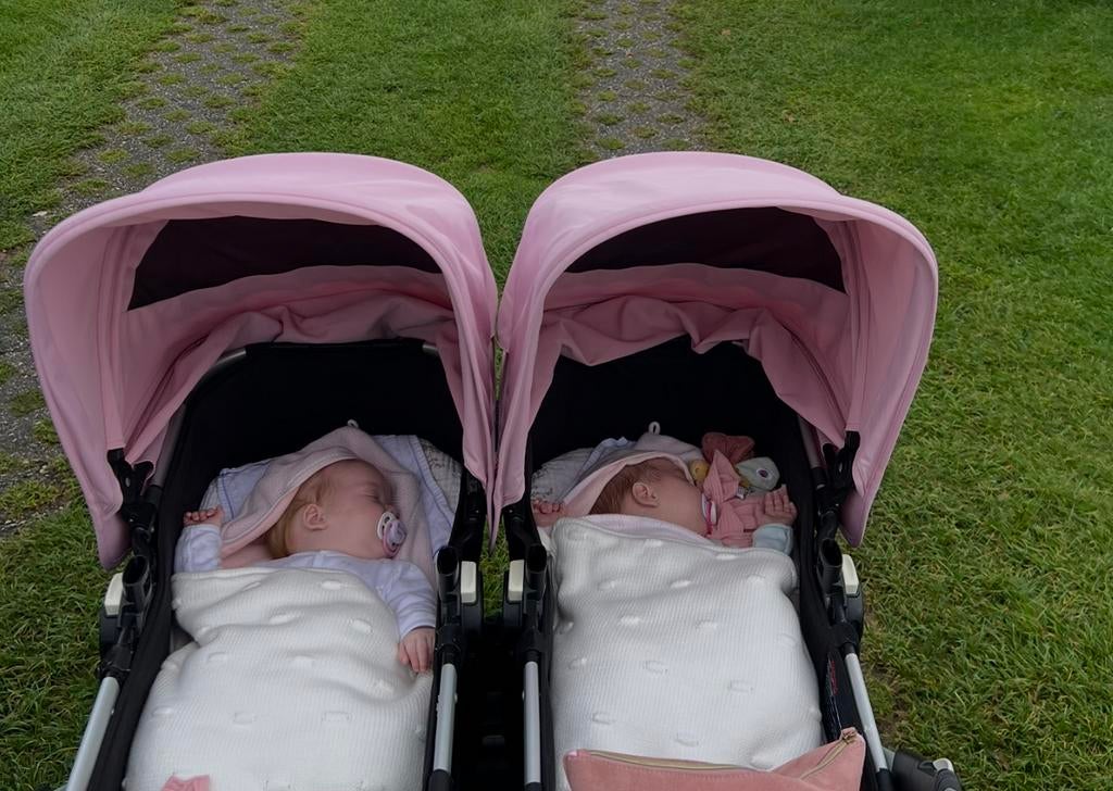 Zgan.  2 roze Bugaboo Donkey   Zonne Kappen, Ophalen of Verzenden, Zo goed als nieuw