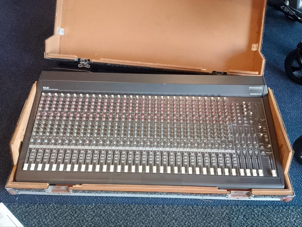 Mackie SR 32-4 VLZ pro 32 channel 4 bus mixer, Ophalen, 20 kanalen of meer