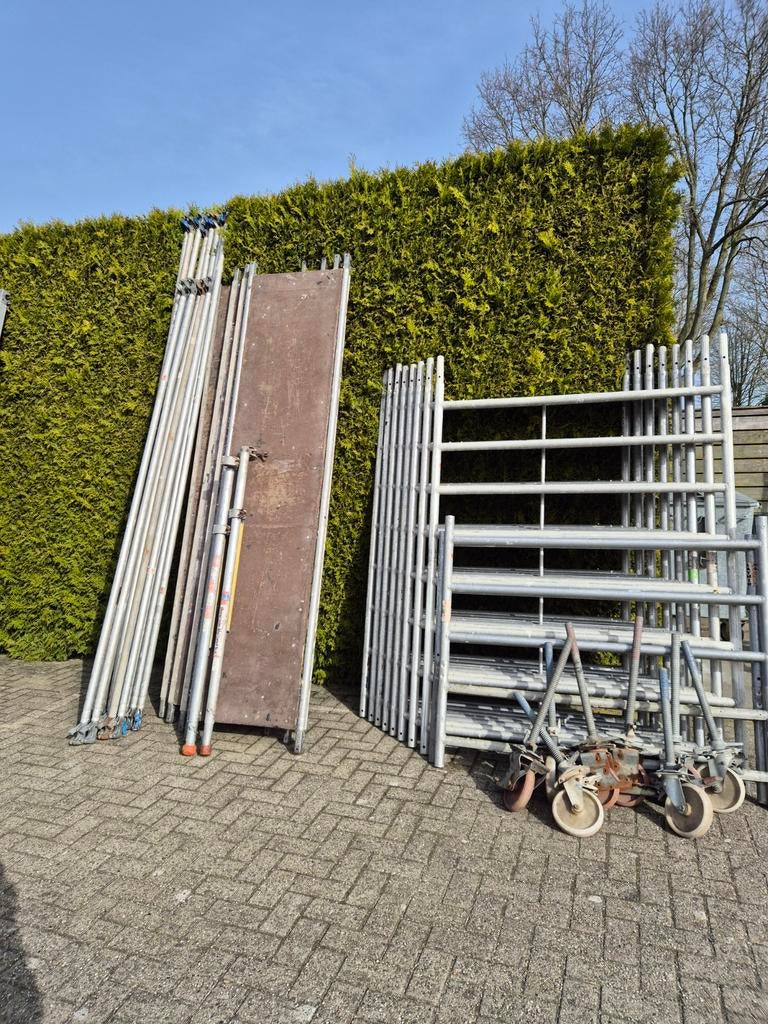 Layher aluminium rolsteiger 10.20 werkhoogte, Doe-het-zelf en Verbouw, Steigers, Ophalen, Rolsteiger of Kamersteiger, 5 meter of hoger
