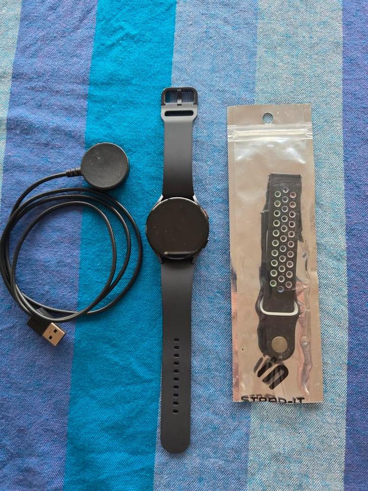 Samsung Galaxy Watch5 - Zwart met extra bandje, Sieraden, Tassen en Uiterlijk, Smartwatches, Zo goed als nieuw, Android, Zwart