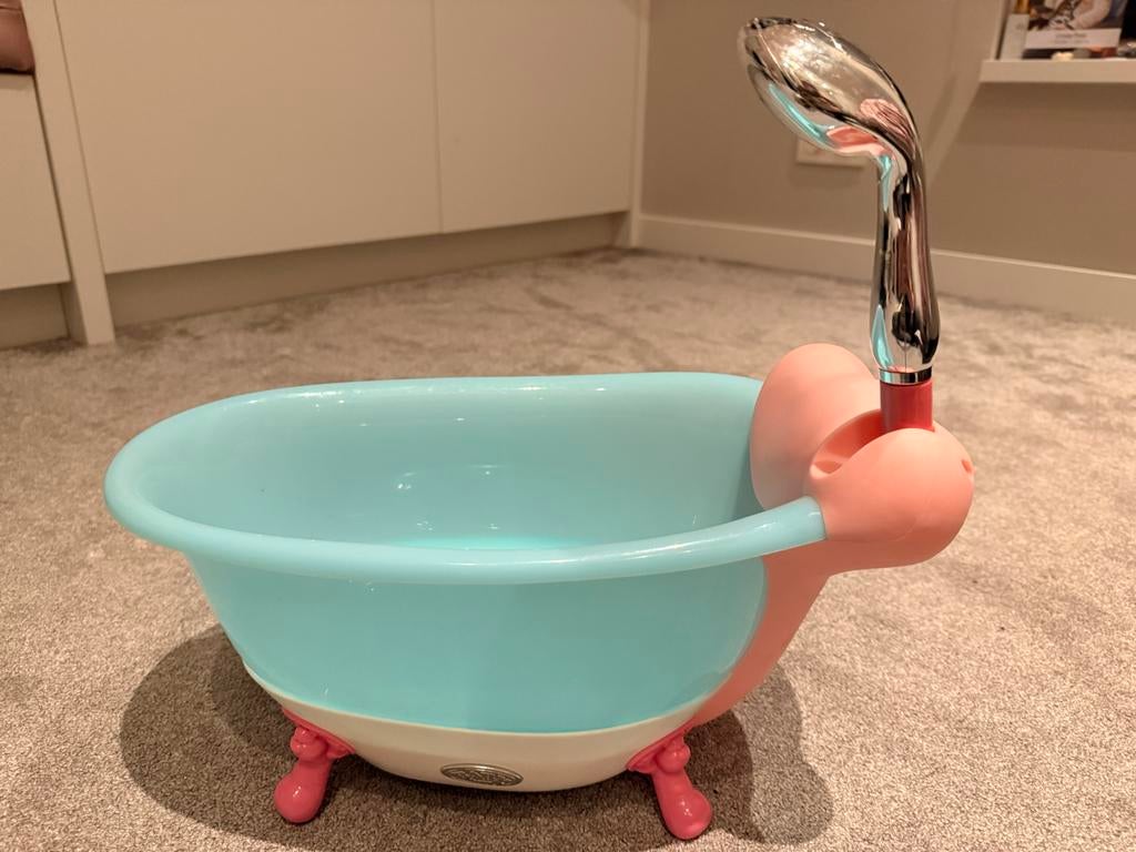 Baby Born bad met douche, Kinderen en Baby's, Ophalen of Verzenden, Zo goed als nieuw, Babypop