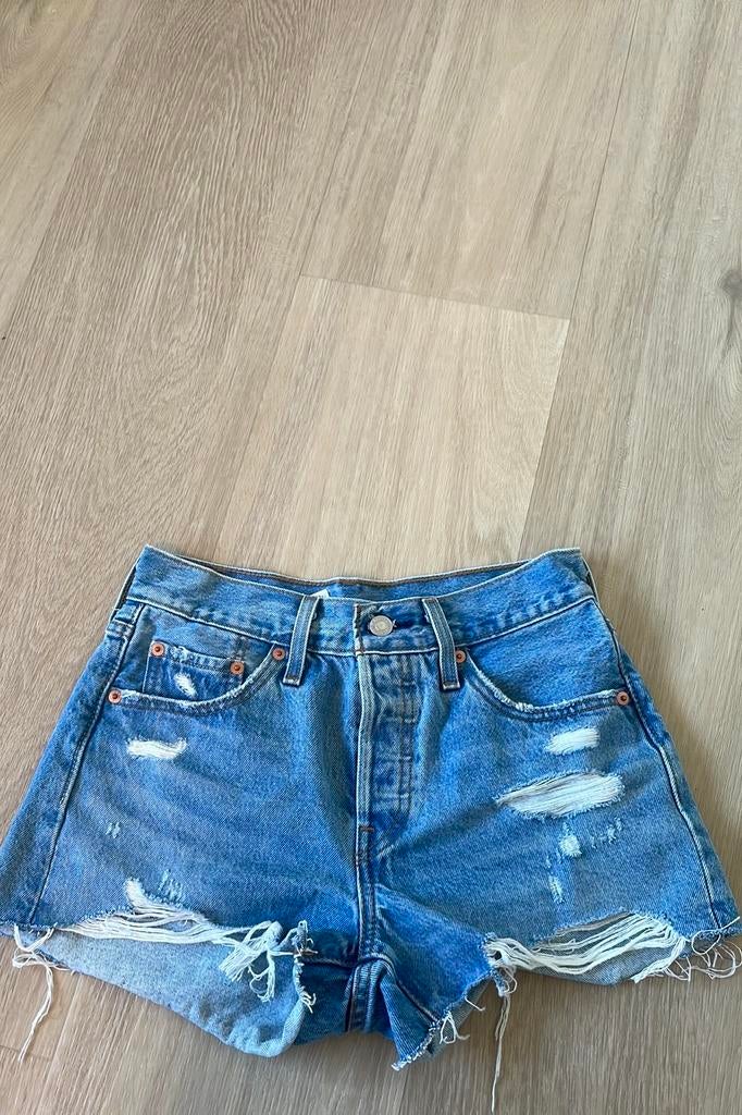 Levi’s jeans short, Kleding | Dames, Spijkerbroeken en Jeans, Ophalen of Verzenden, Zo goed als nieuw, Blauw, W27 (confectie 34) of kleiner
