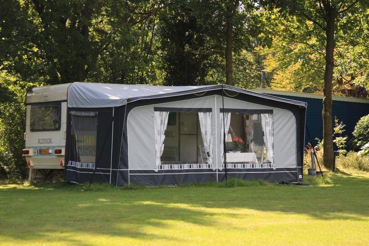Caravan ADRIA, met voortent, ondervloer en meer., Caravans en Kamperen, Caravans, Particulier, tot en met 4, 750 - 1000 kg, Treinzit