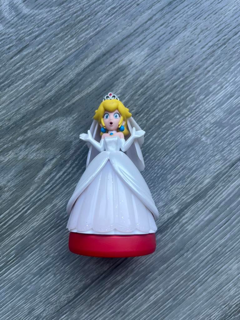 Princess Peach amiibo Super Mario Odyssey Bruid, Ophalen of Verzenden, Zo goed als nieuw