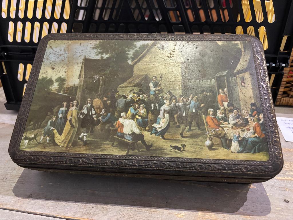 Blikken koekjestrommel met afbeelding Vlaamse Kermis, Ophalen of Verzenden, Gebruikt, Koek(jes)