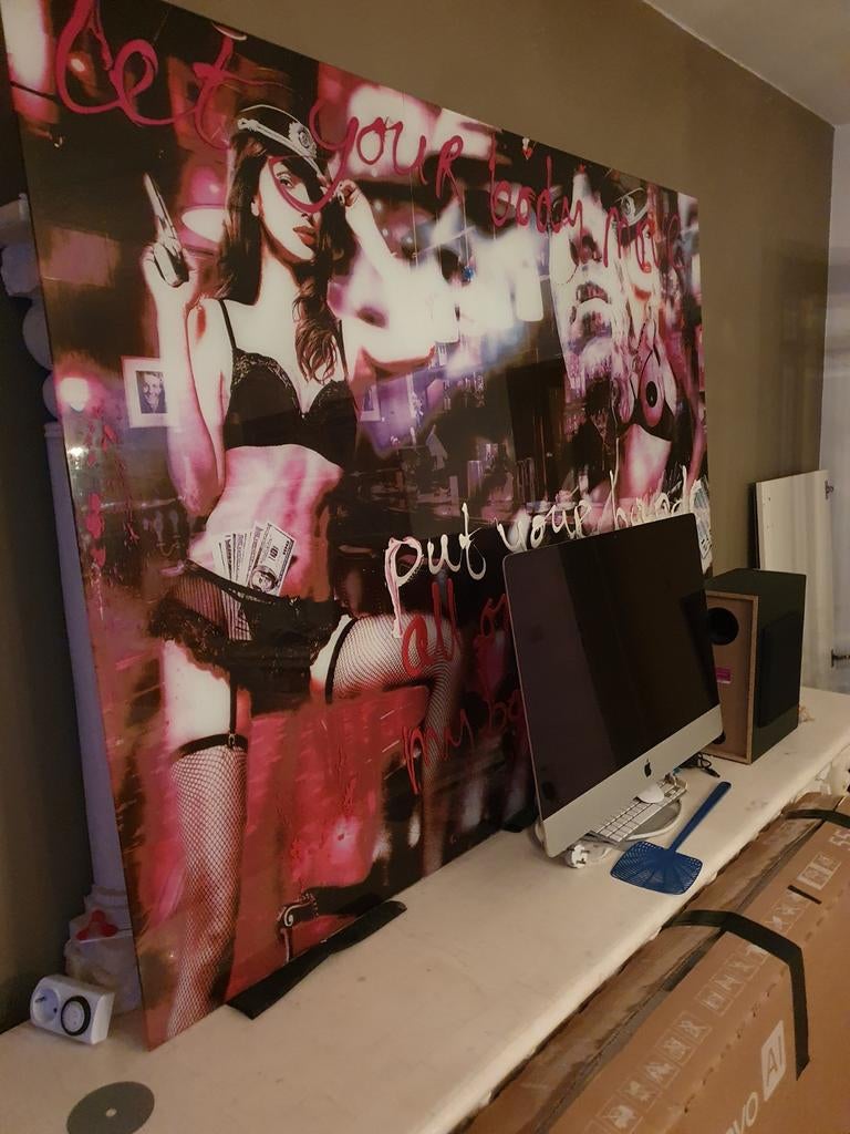 Groot schilderij met vrouw en tekst, Ophalen of Verzenden