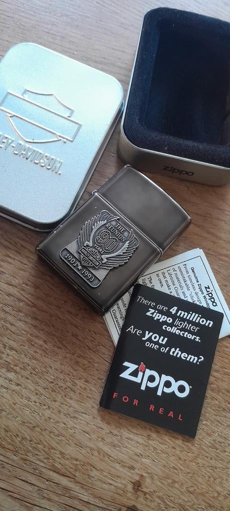 Zippo 90 years Harley Davidson, Verzamelen, Rookartikelen, Aanstekers en Luciferdoosjes, Verzenden, Zippo , Zippoland, Zippo, Zippo Lighters
