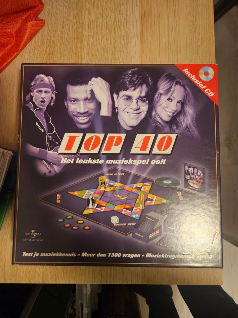 Top 40 Muziek Bordspel met CD - Test je muziekkennis!, Vijf spelers of meer, Ophalen of Verzenden, Gebruikt, Universal Music