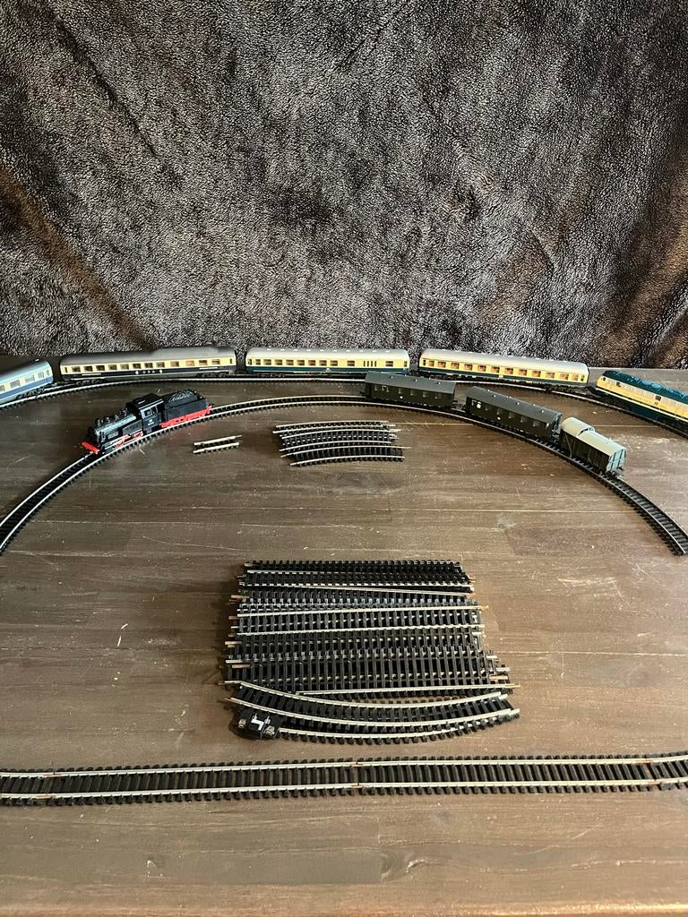 Grote modelspoorbaan set met locomotieven en wagons, Hobby en Vrije tijd, Modeltreinen | H0, Overige merken, Gebruikt, Ophalen of Verzenden