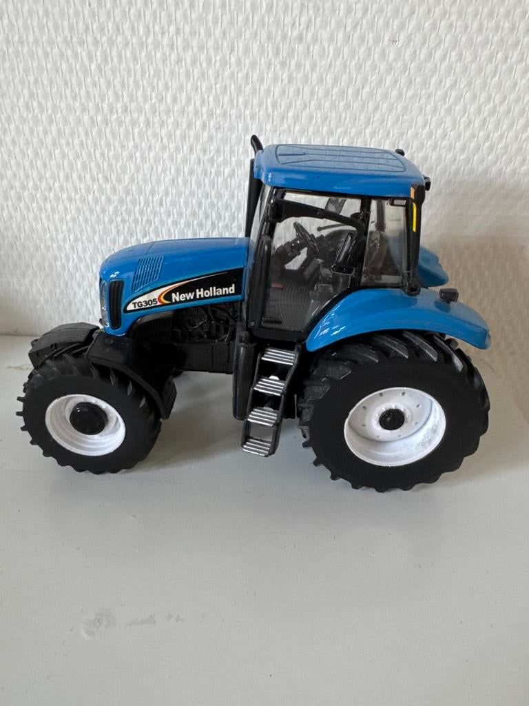 New Holland TG305 Miniatuur Tractor 1:32 - Zo goed als nieuw, Ophalen of Verzenden, Zo goed als nieuw, Tractor of Landbouw, Overige merken