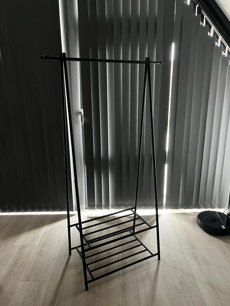 Zwart kledingrek met twee planken, Kleding | Dames, Kledingrekken, Ophalen, Zo goed als nieuw