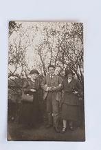 Fotokaart- portret- vrouwen- man- rok- hoed, Ophalen of Verzenden, Voor 1940, Overige onderwerpen, Foto