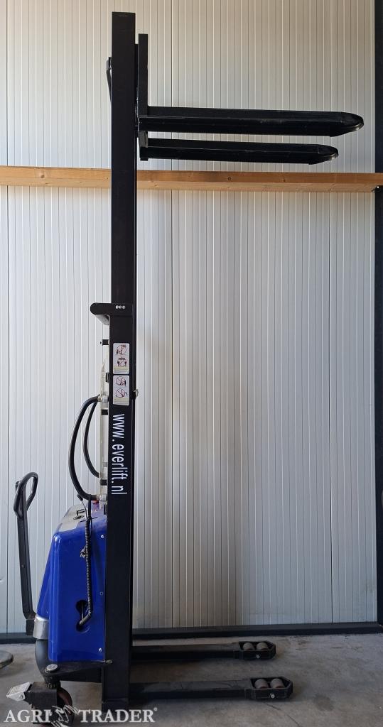 semi elektrische stapelaar 3000 mm 1000 kg, Gebruikt, -, Niet opgegeven, Ophalen of Verzenden