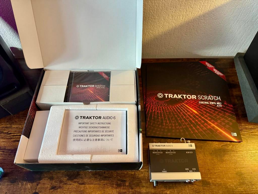 Native Instruments Traktor Scratch A6 Digital Vinyl System, Muziek en Instrumenten, Dj-sets en Draaitafels, Ophalen, Zo goed als nieuw