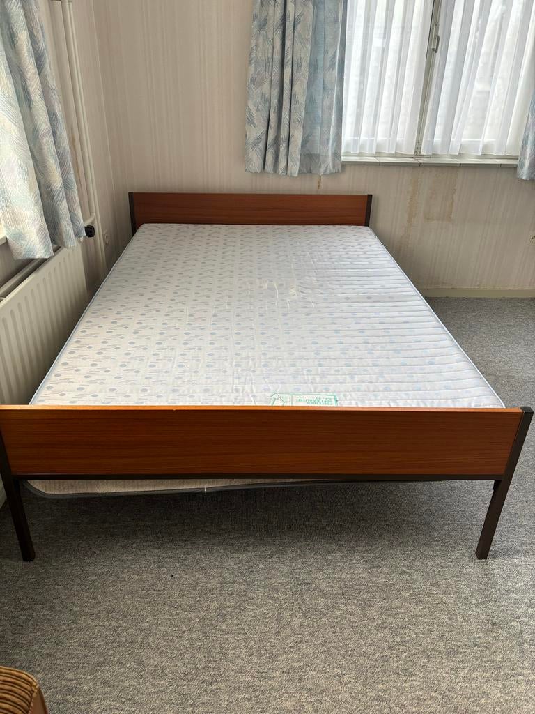 Vintage jaren '50 teakhouten bed met spiraal, Ophalen